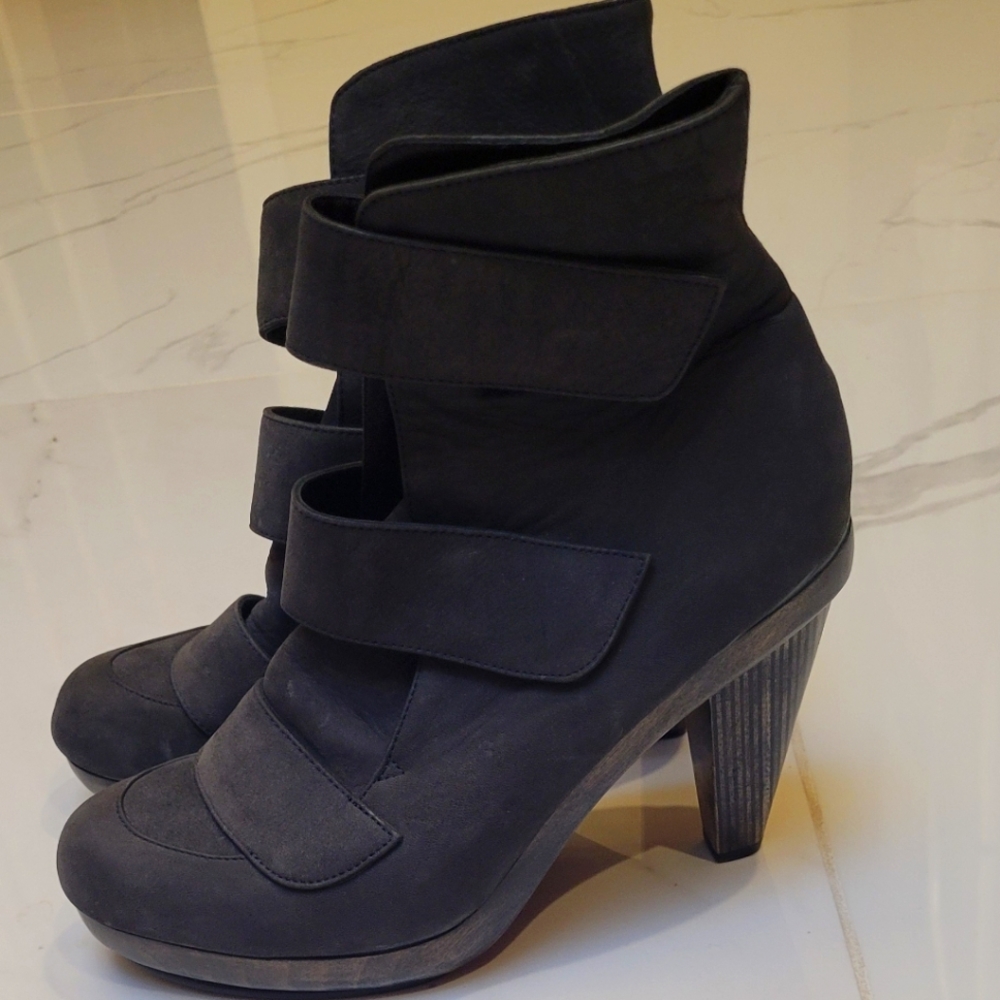 Calleen Cordero; size 8.5; dark blue suede